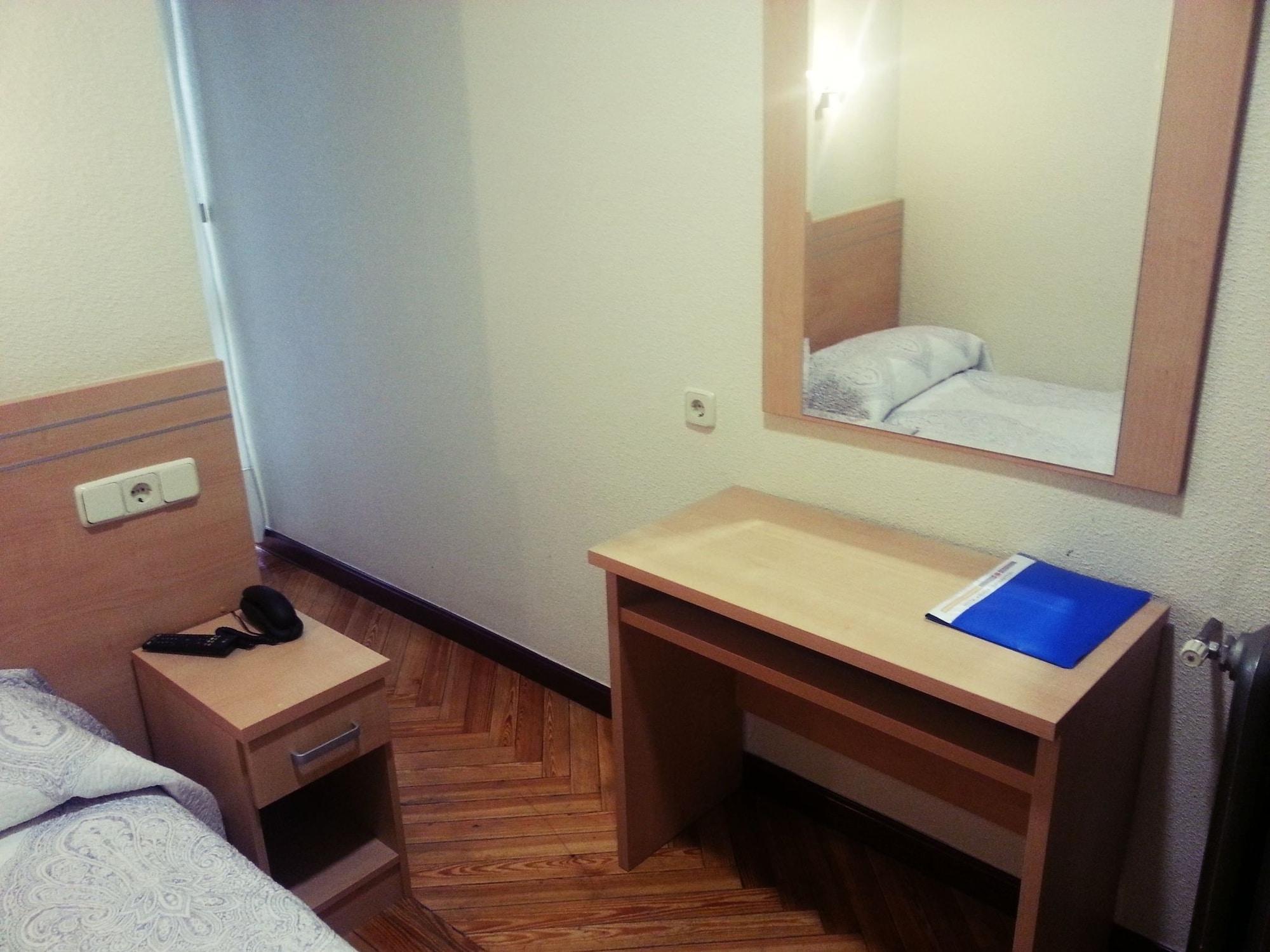 Hostal Avenida Μαδρίτη Εξωτερικό φωτογραφία