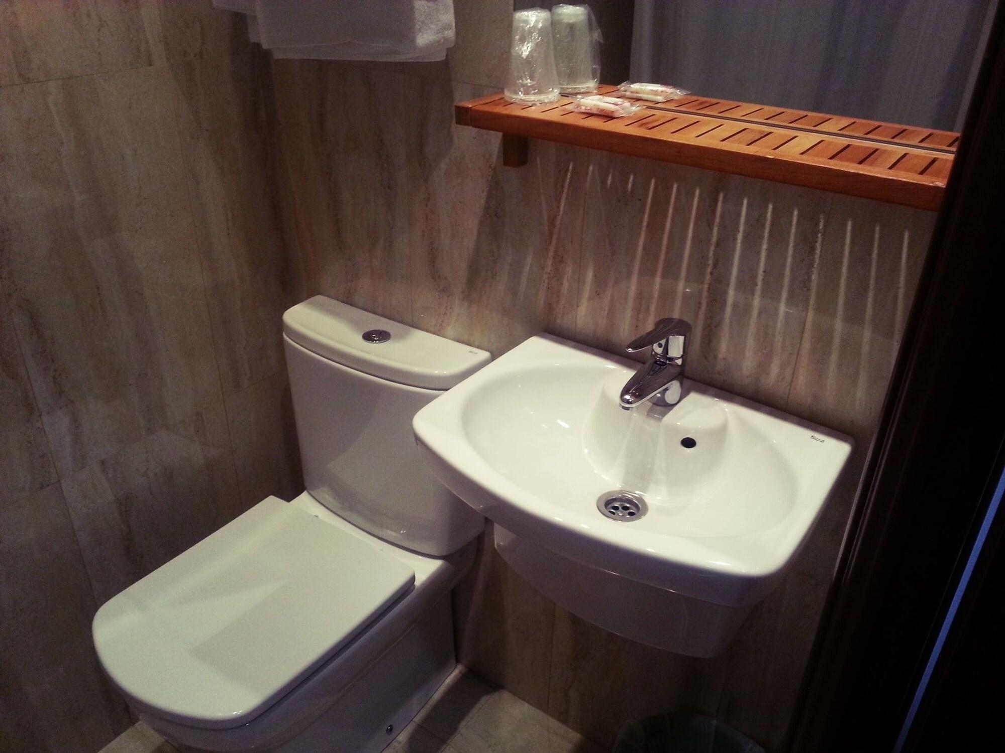 Hostal Avenida Μαδρίτη Εξωτερικό φωτογραφία