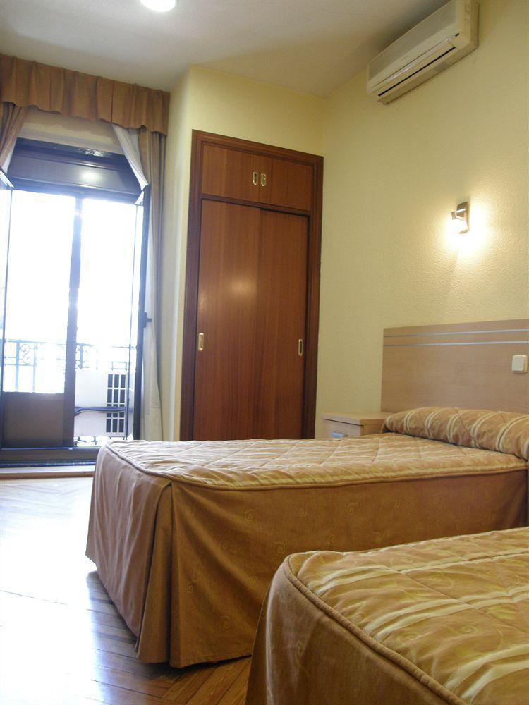 Hostal Avenida Μαδρίτη Εξωτερικό φωτογραφία
