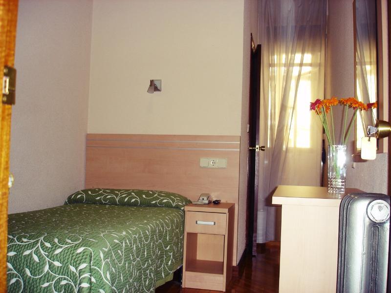 Hostal Avenida Μαδρίτη Εξωτερικό φωτογραφία