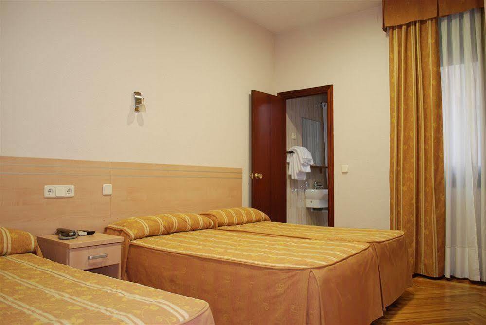 Hostal Avenida Μαδρίτη Εξωτερικό φωτογραφία