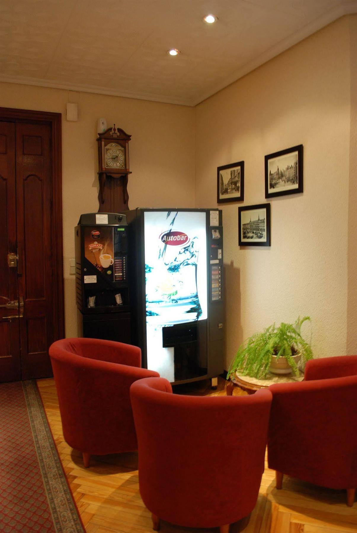 Hostal Avenida Μαδρίτη Εξωτερικό φωτογραφία